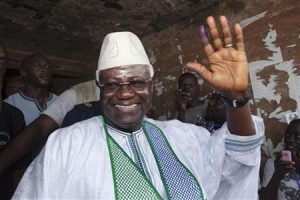 Sierra Leone's President Ernest Bai Koroma waves to supporters after voting in the capital Freetown November 17, 2012. REUTERS/Joe Penney